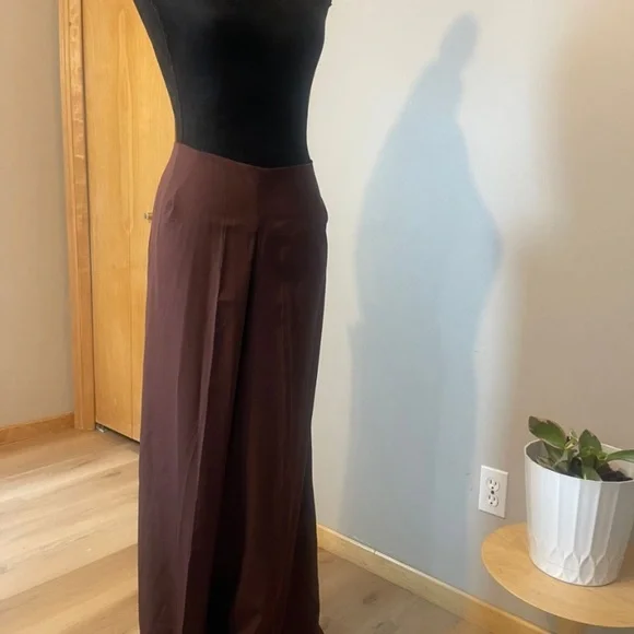 Elegant Brown Women's Pants

ALL REASONABLE OFFERS ACCEPTED - Picture 2 of 2